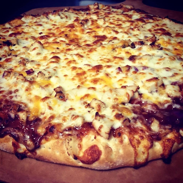 18" BBQ CHICKEN PIZZA.