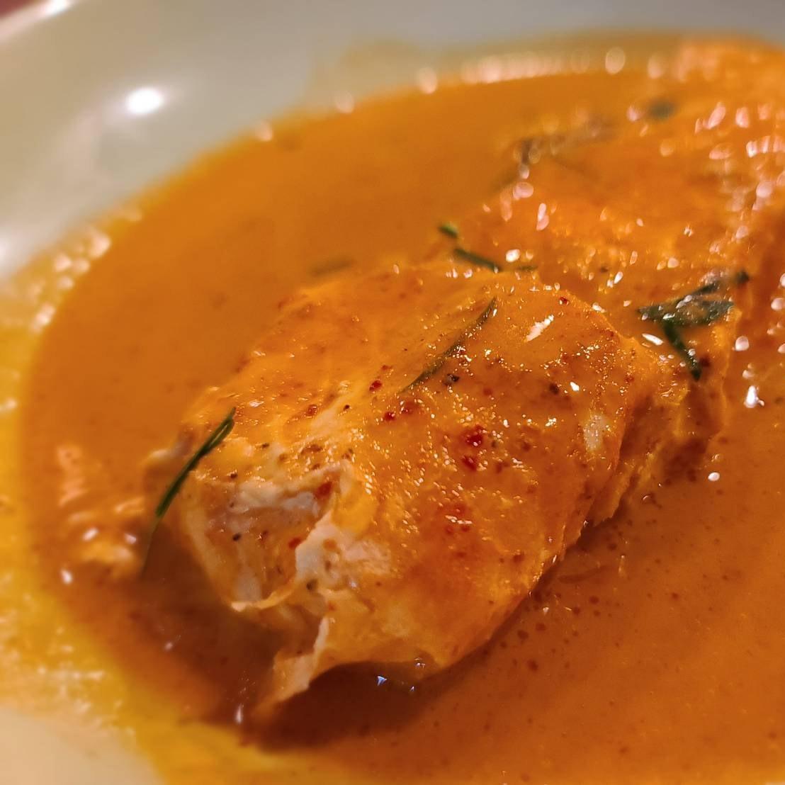 P17 Chu-Chee Salmon**.