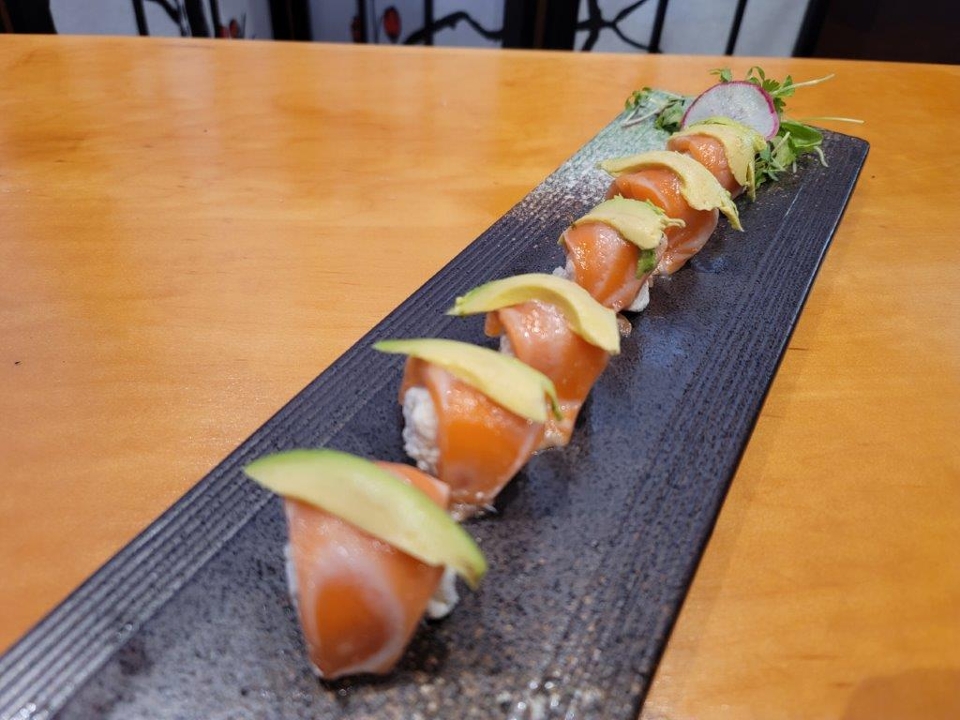 SA7-SALMON BLUE CRAB W/TRUFFLE OIL.