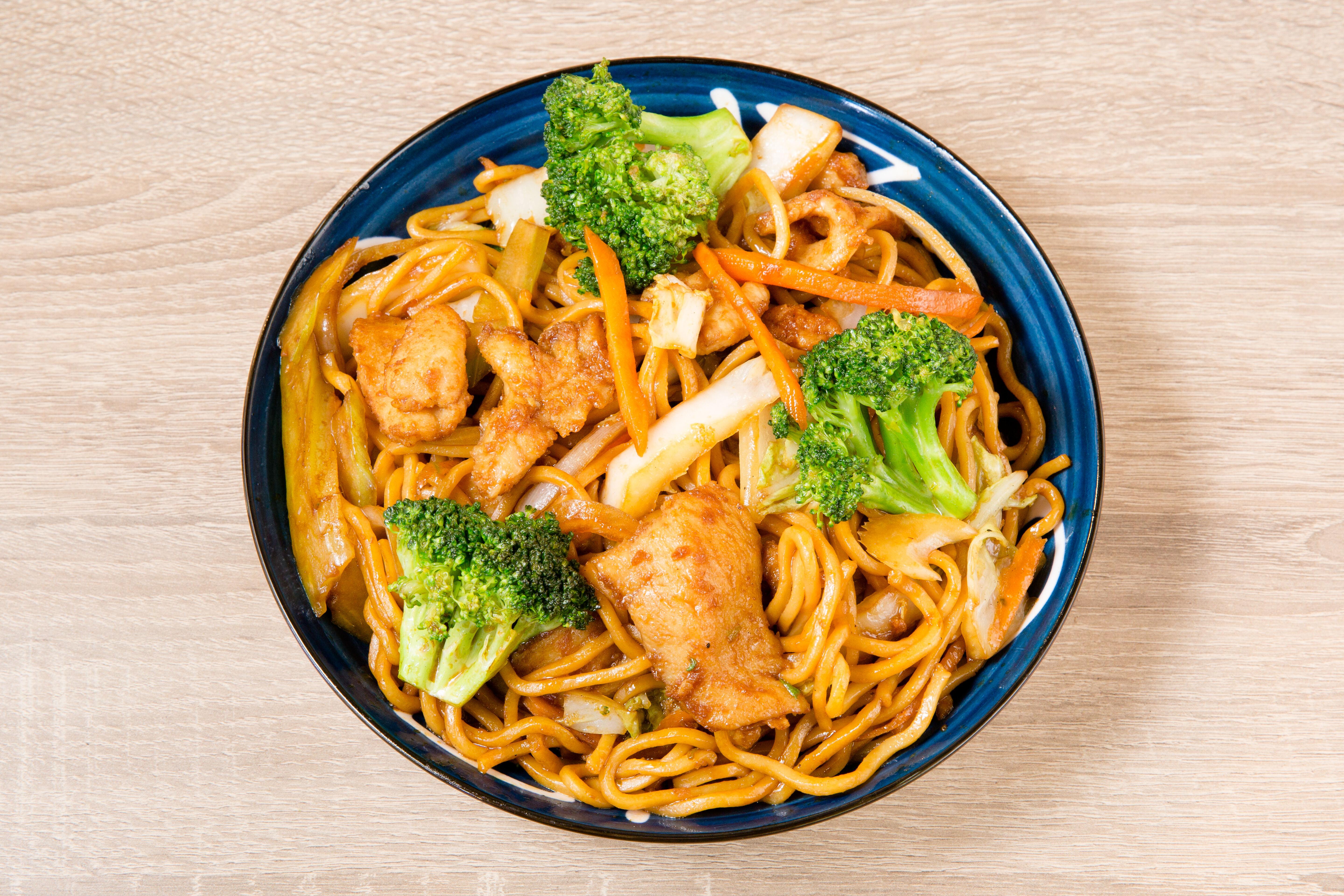 Chicken Pan Fried Lo Mein Noodle 鸡肉炒面.