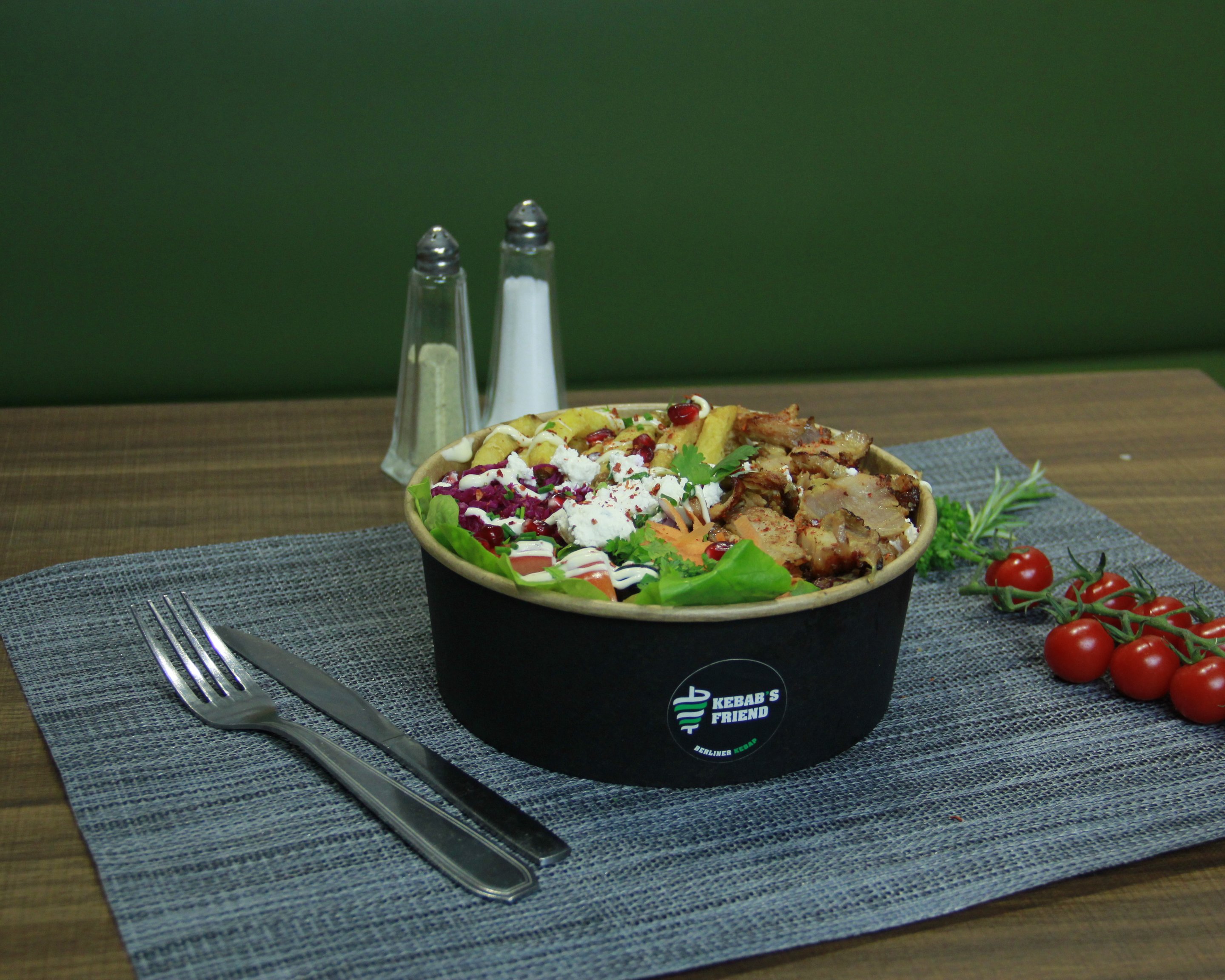 Berliner Bowl 🍟🥗 (Servi avec Frites Maison)