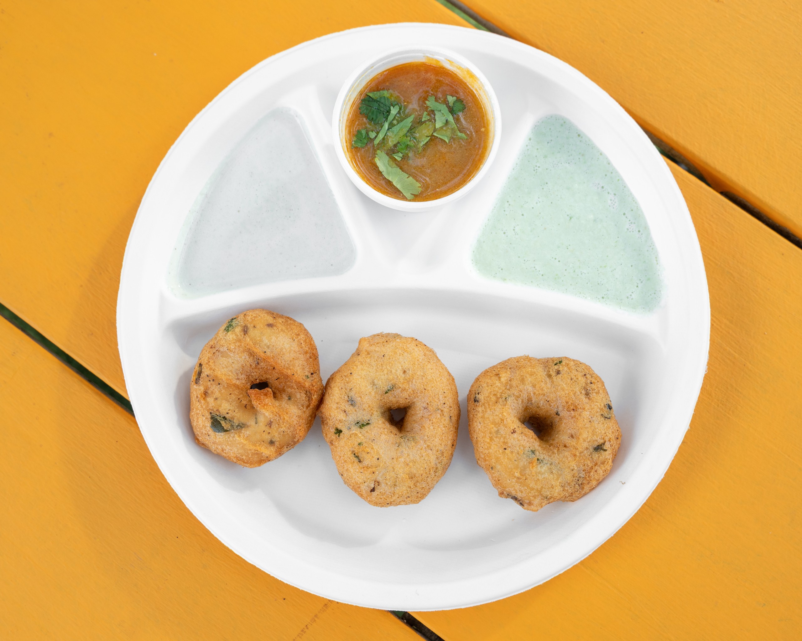 O - Sambar Vada (3 Nos) w/ Chutney.