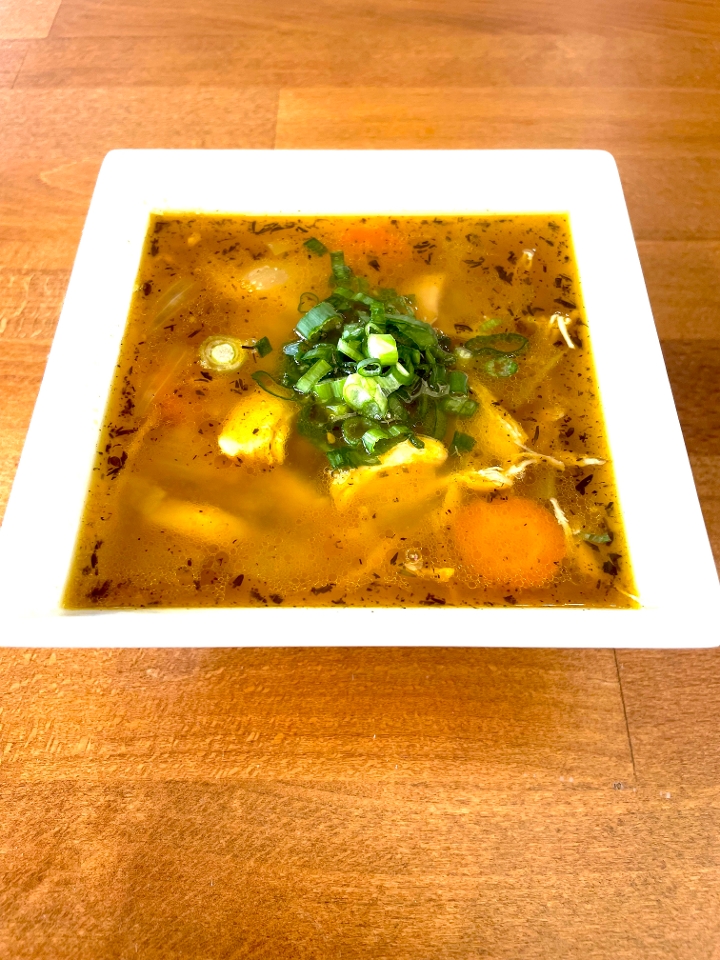 REGULAR CHICKEN VEGETABLE SOUP (feeds 1-2).