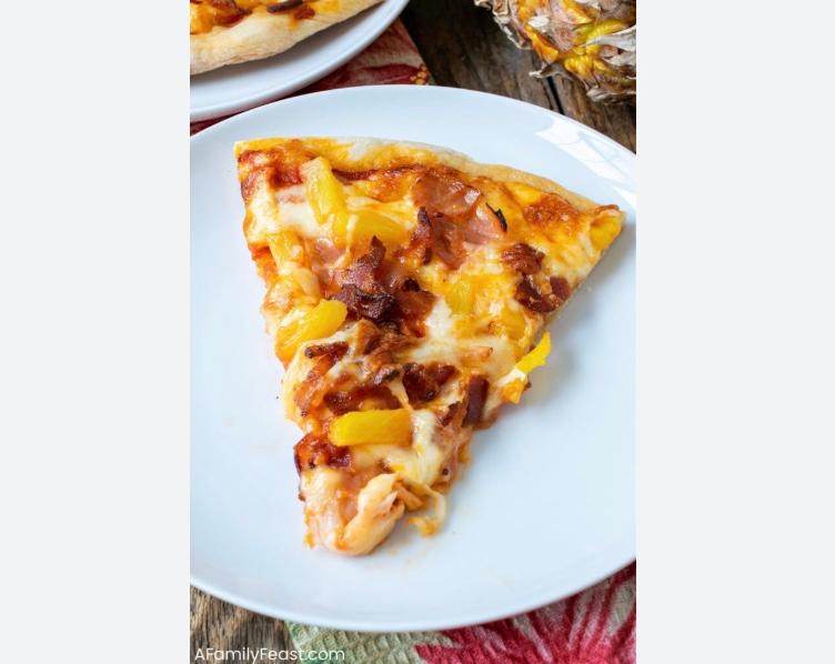 HAWAIIAN PIZZA SLICE.