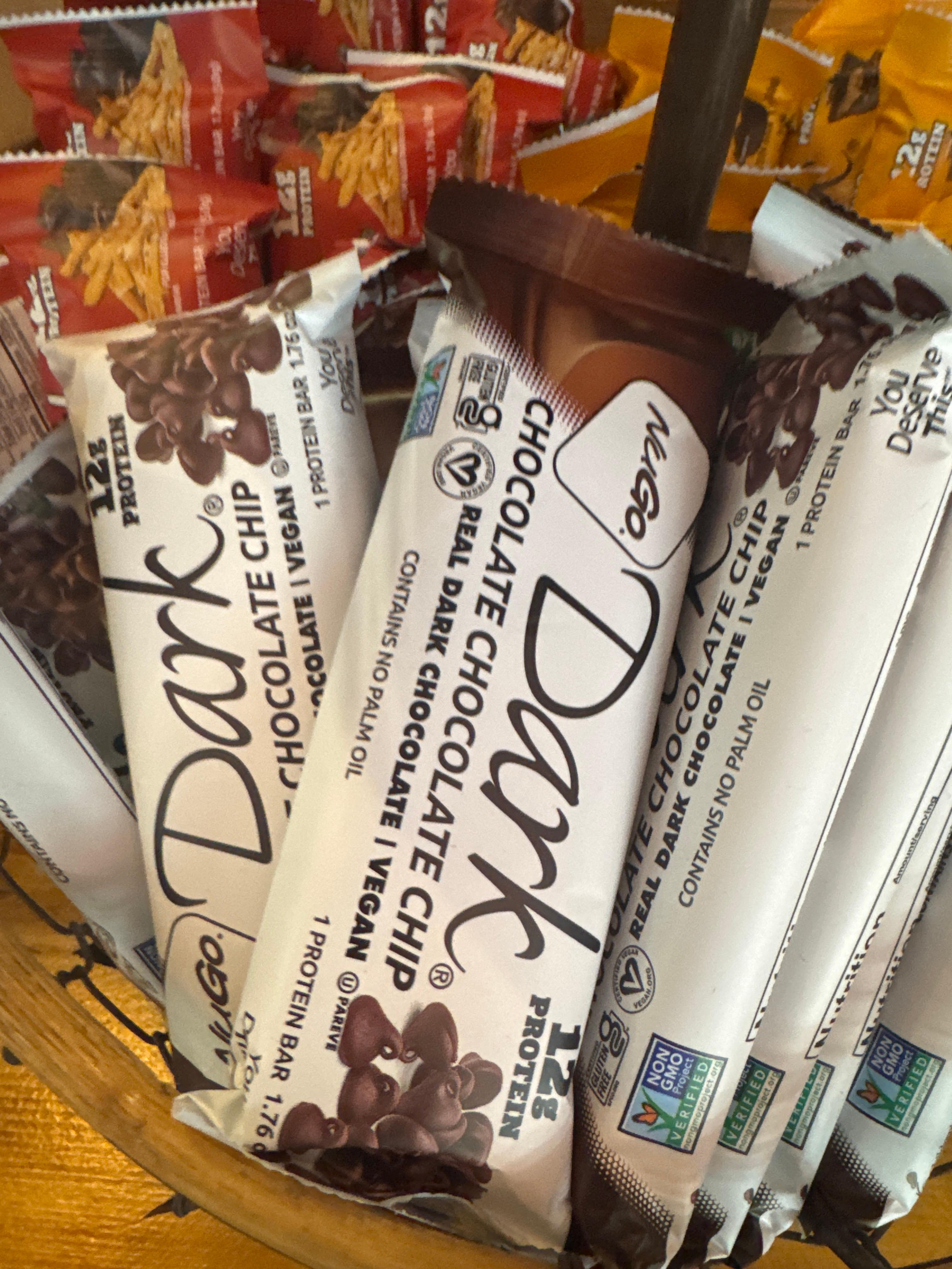 Nugo Dark Choc-Chip Bar.