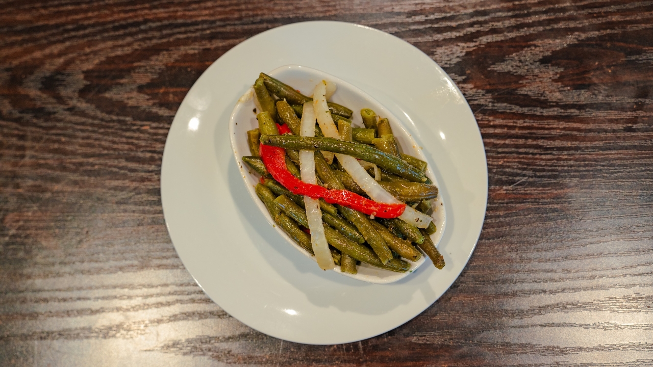 LARGE STRING BEANS.