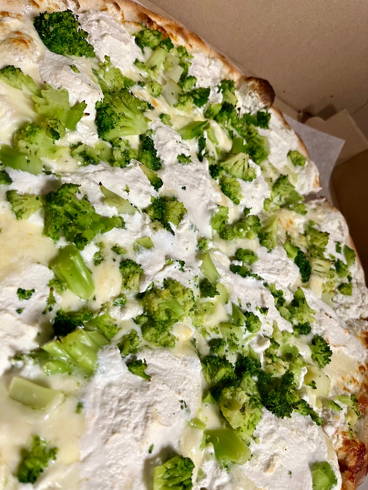 White w/ Broccoli 16" Pizza.