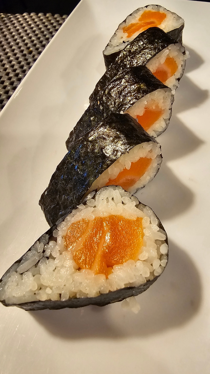 Salmon Roll.