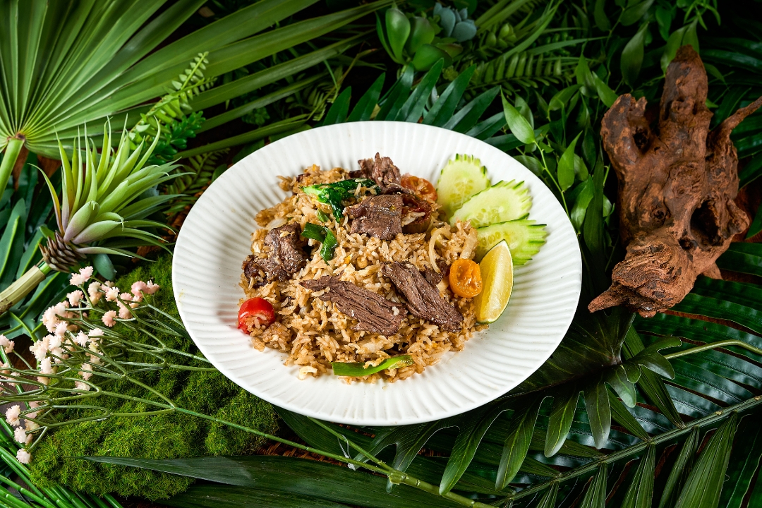 (L) Thai Fried rice (V).