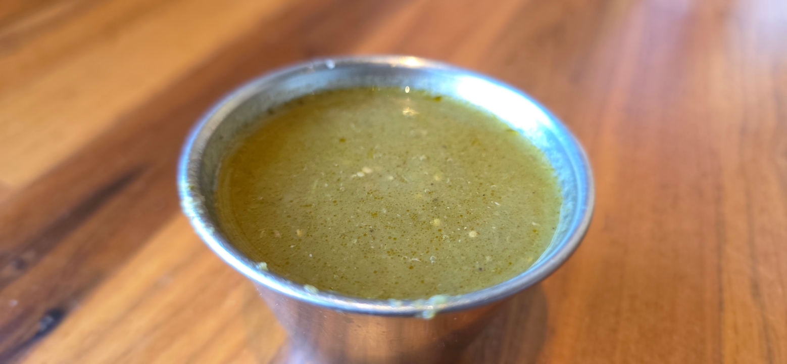 Side enchi sauce verde.