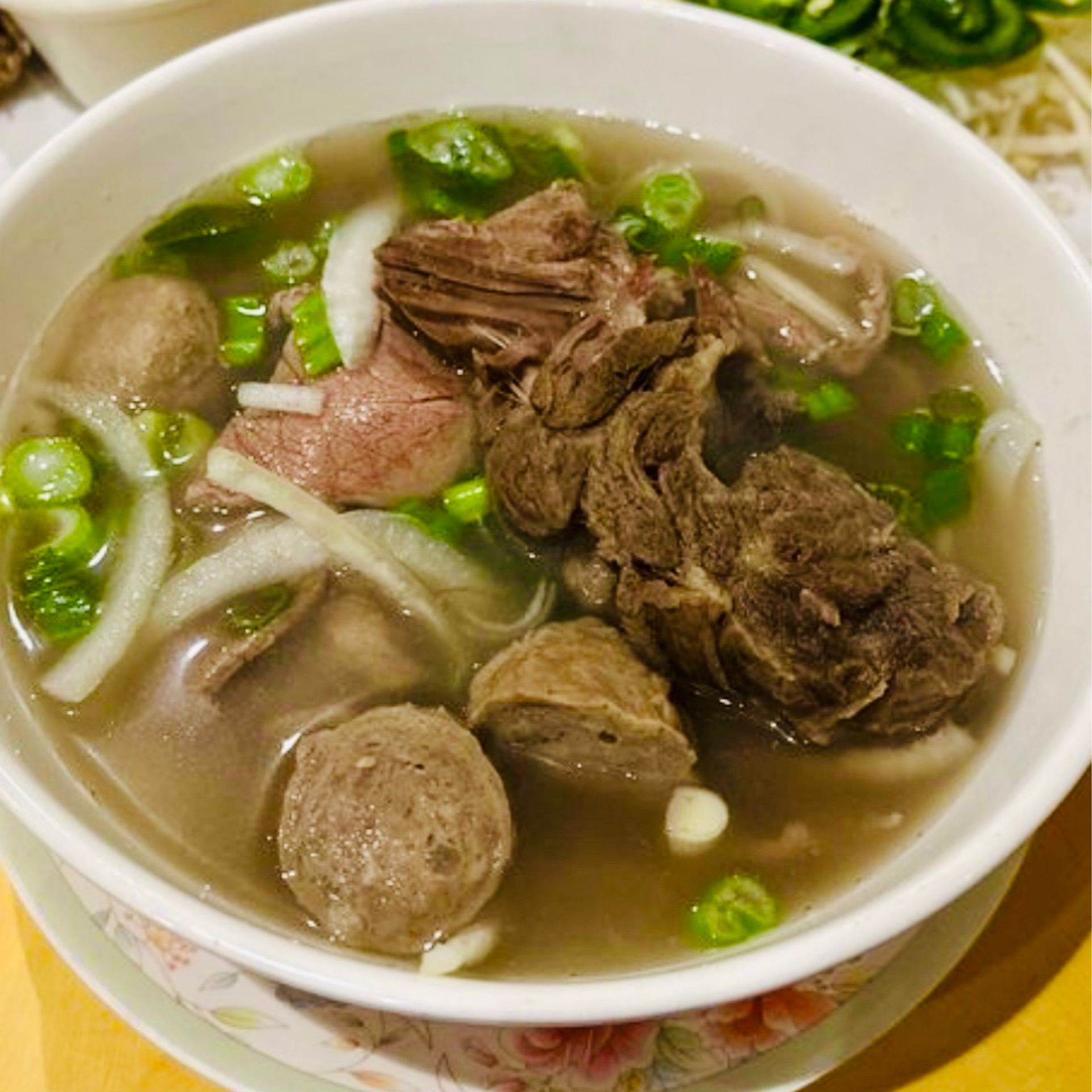 07. Hanoi style (B) beef  or (C) chicken noodle soup - phở bò hay gà.
