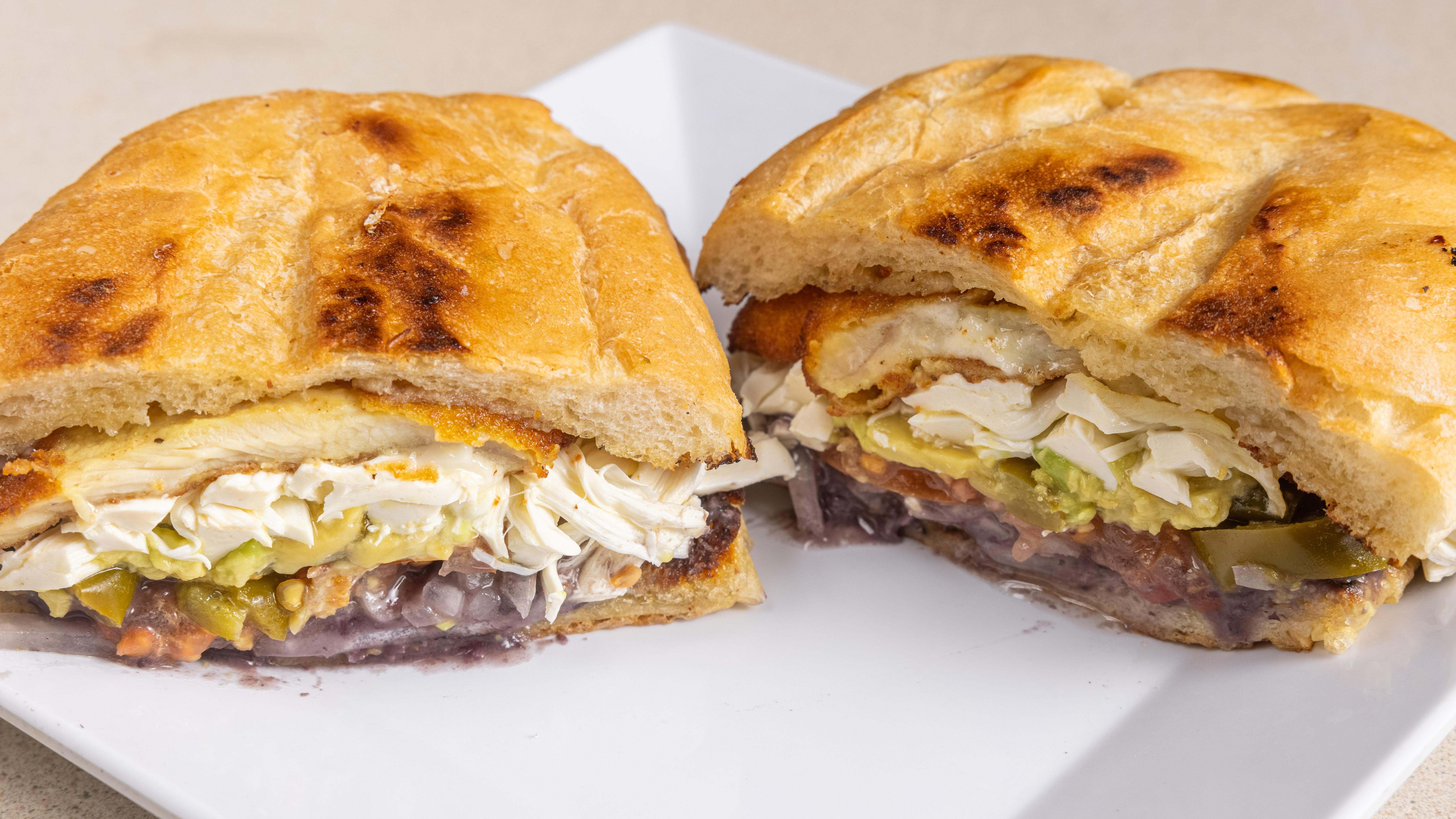 Milanesa de Res con Queso Torta.