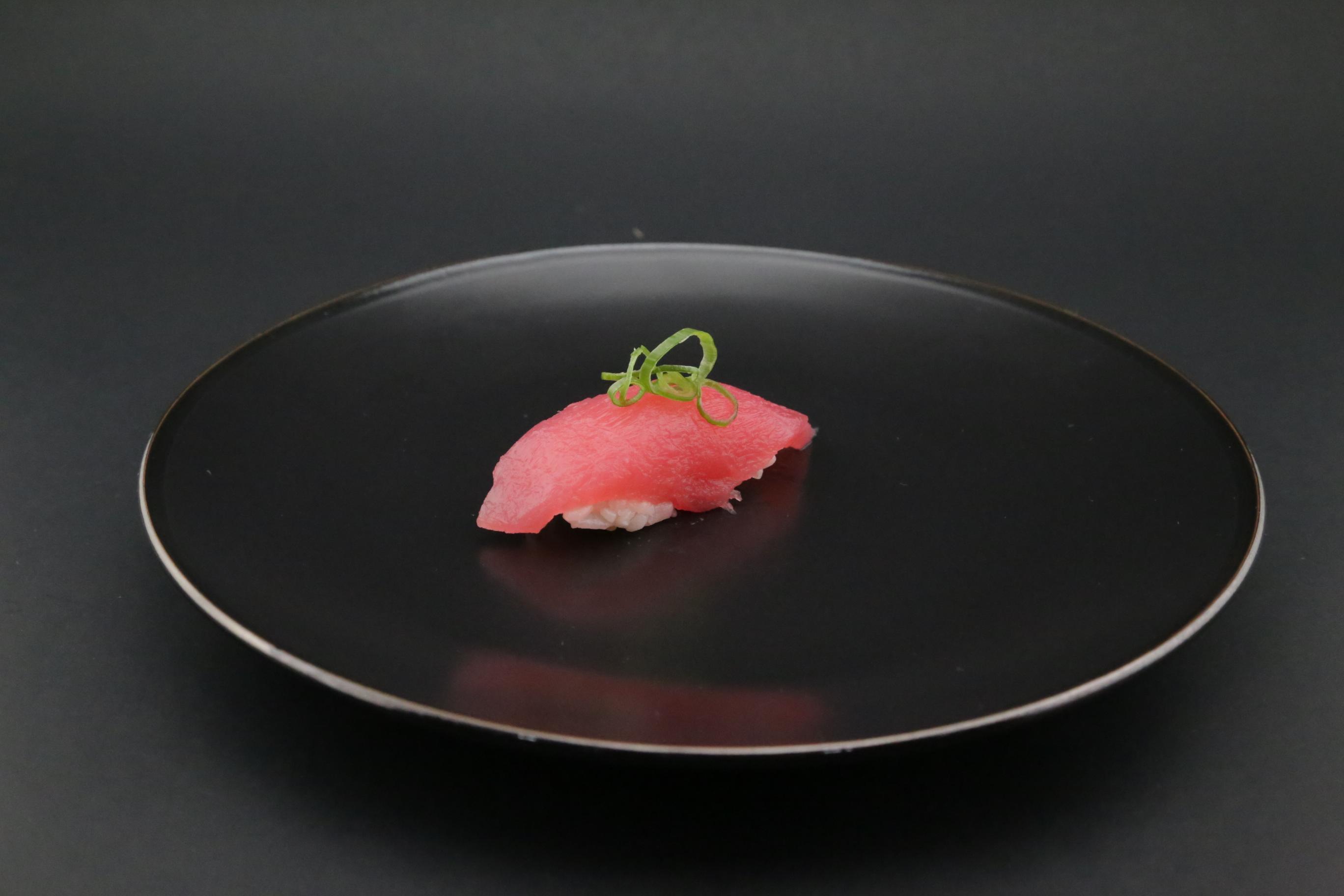 Tuna Nigiri (2pcs).