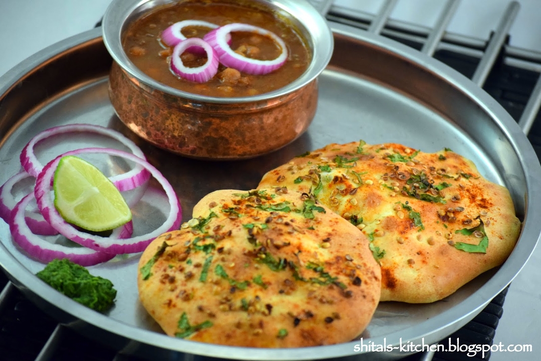 ONION KULCHA WITH CHOLE.