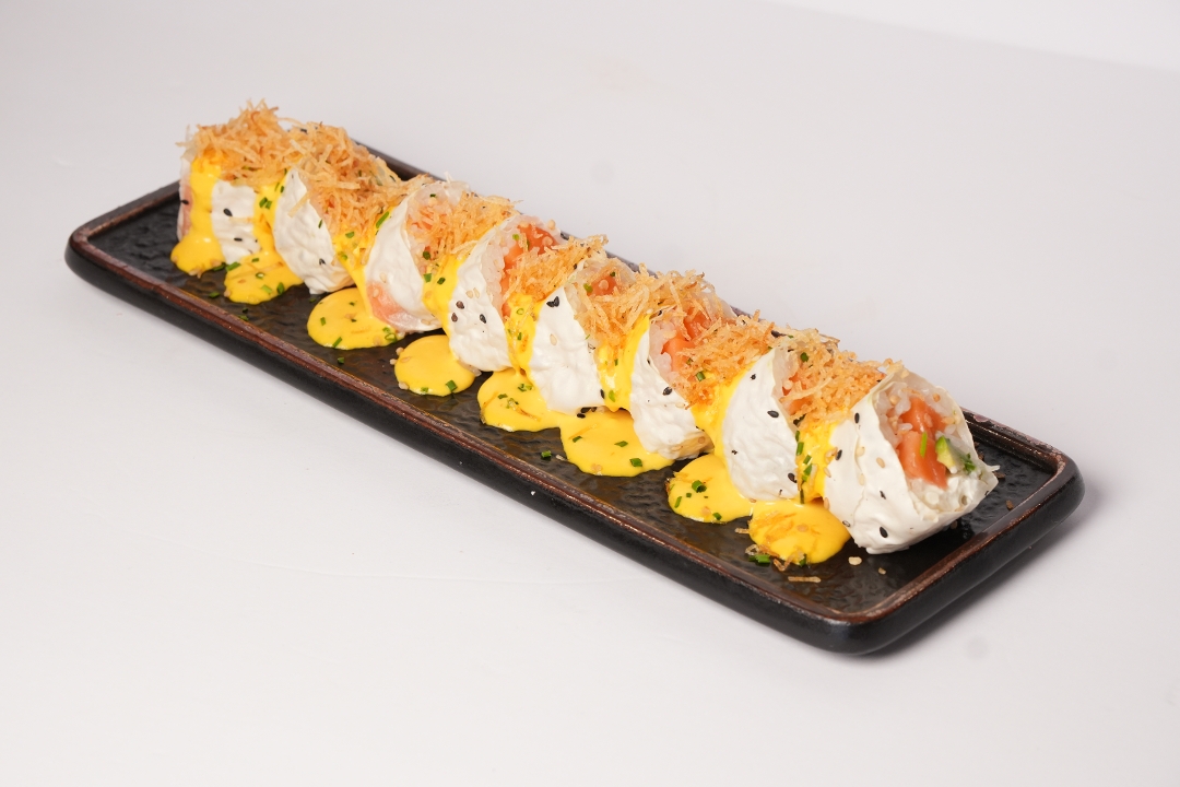 Salmón Truffle Huancaína Roll.