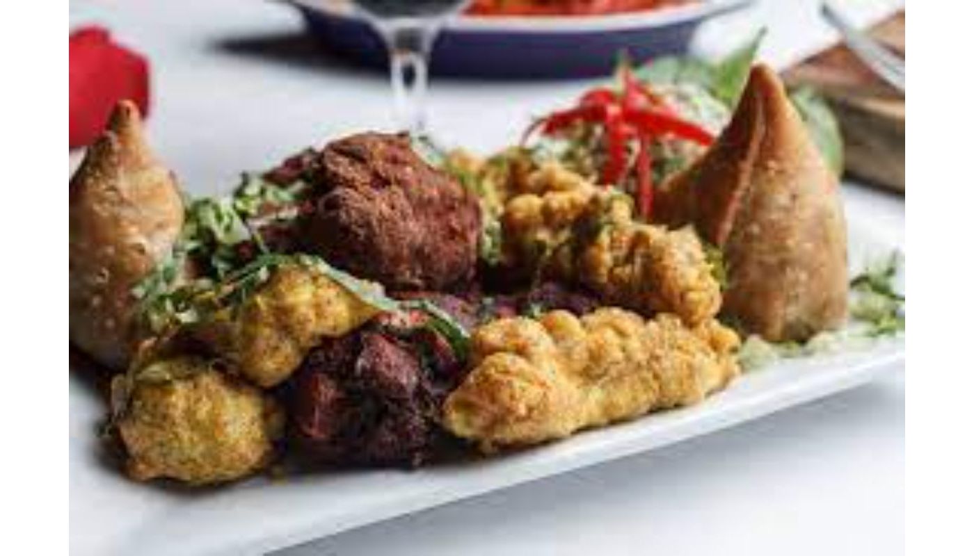 Special Appetizer Platter- Meat samosa (2) veg samosa (2) chicken pakora (6).