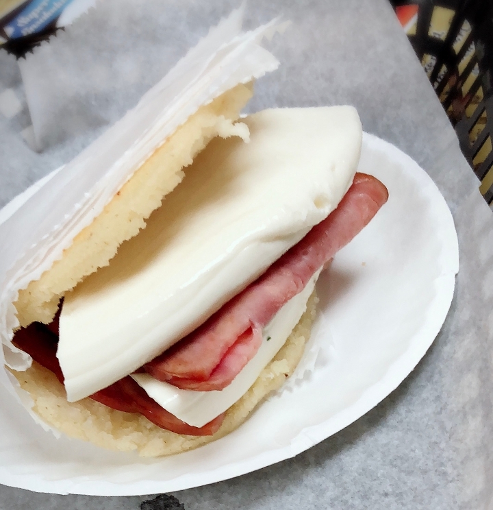 Arepa Jamon y Queso/Ham&Cheese.