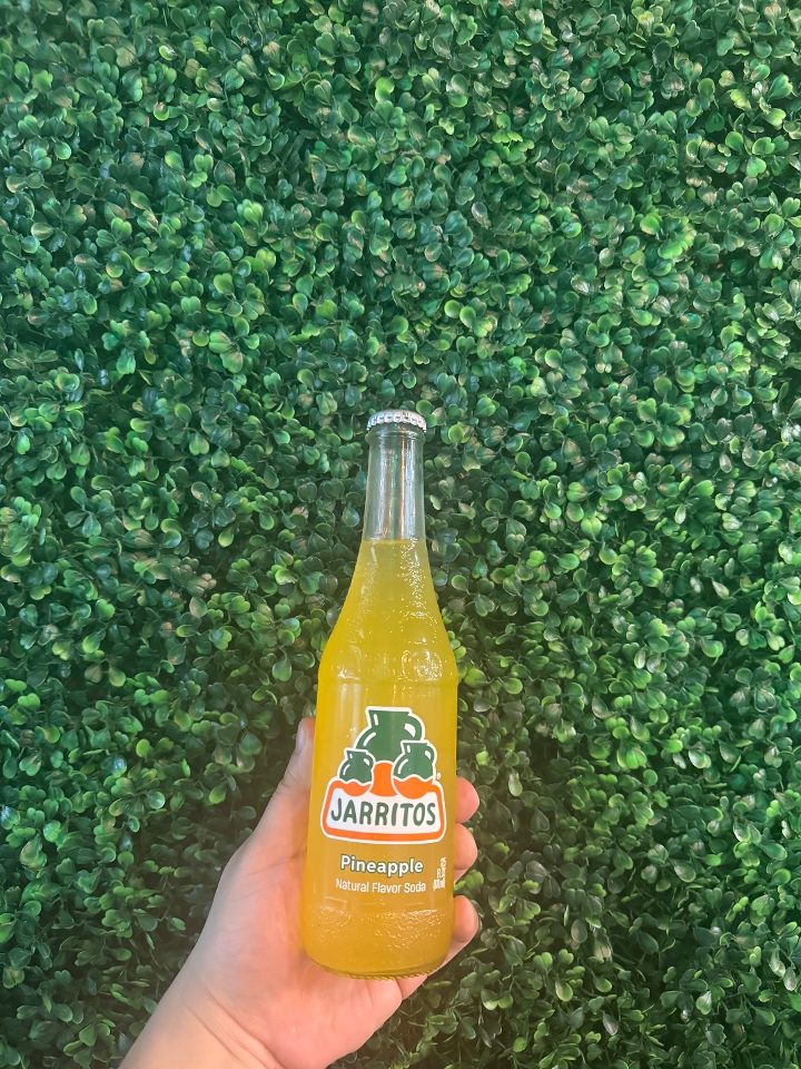 Jarritos (Pineapple).