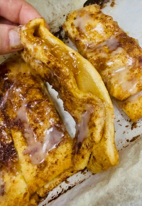 APPLE CINNAMON PULL-APARTS.
