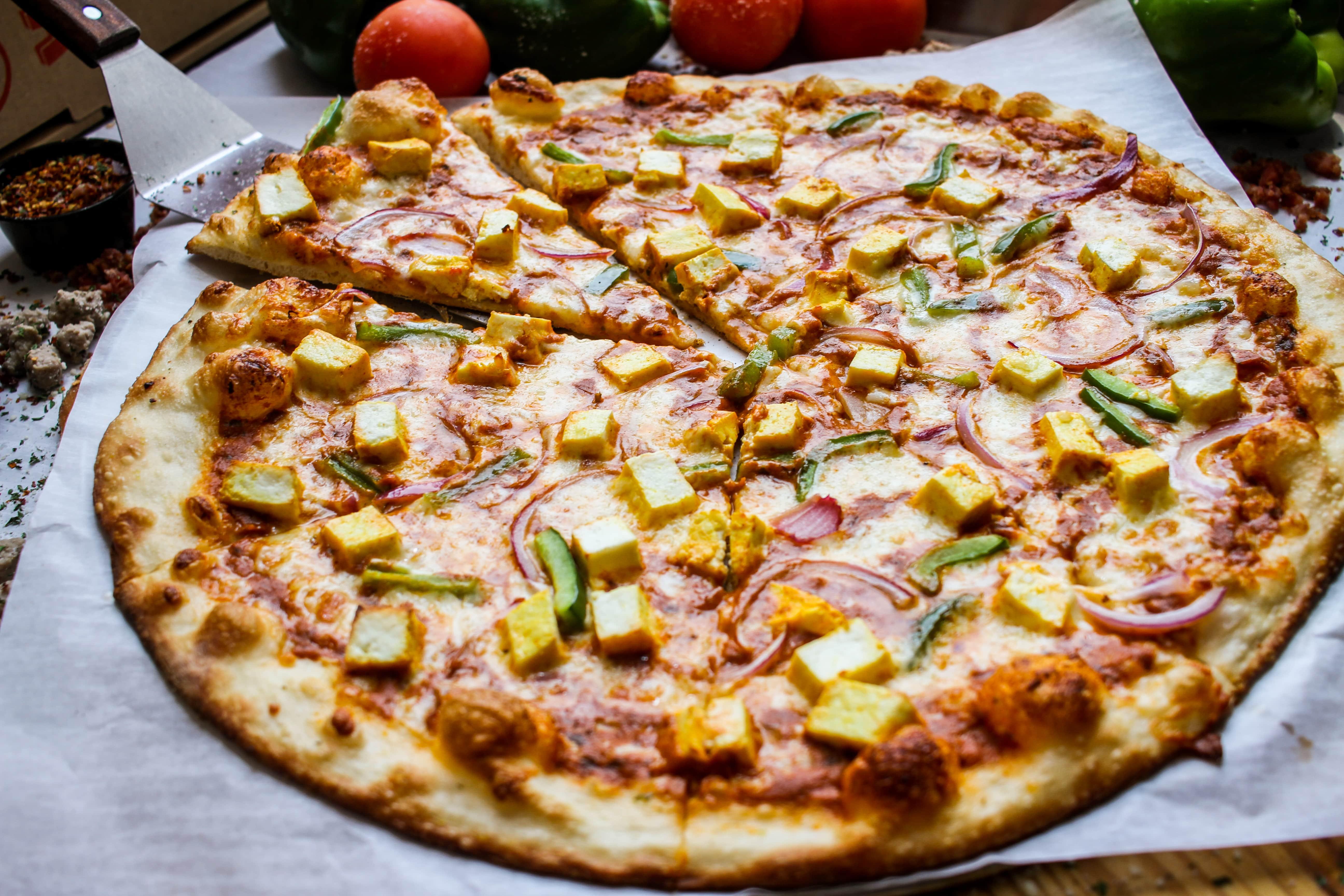 Large Chicken Tikka Pizza.