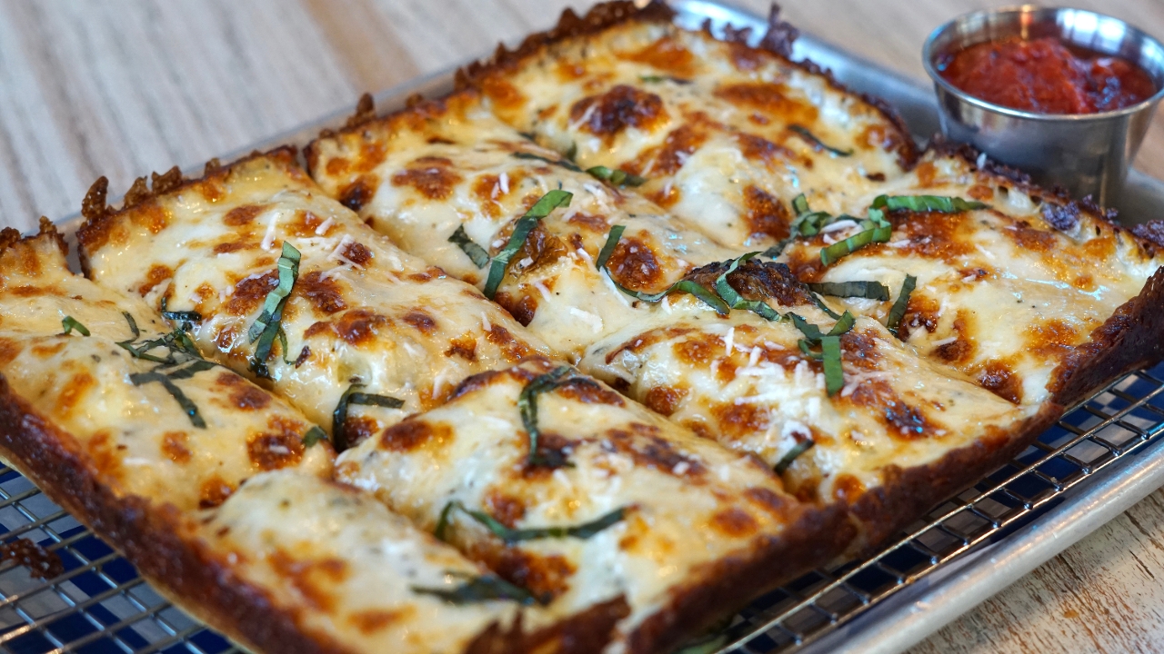 Small Detroit Cheesy Garlic Bread.