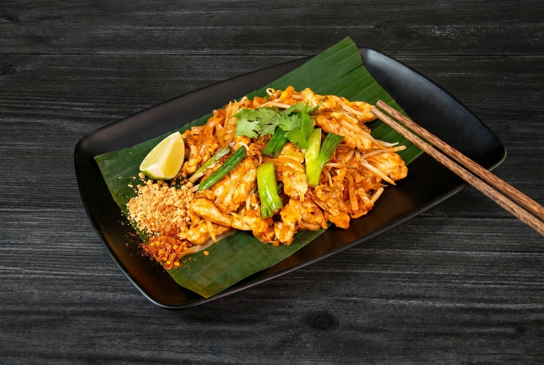L pad Thai.