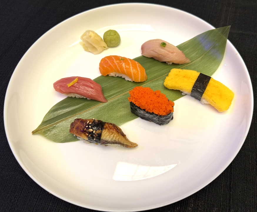 6 pcs Nigiri.