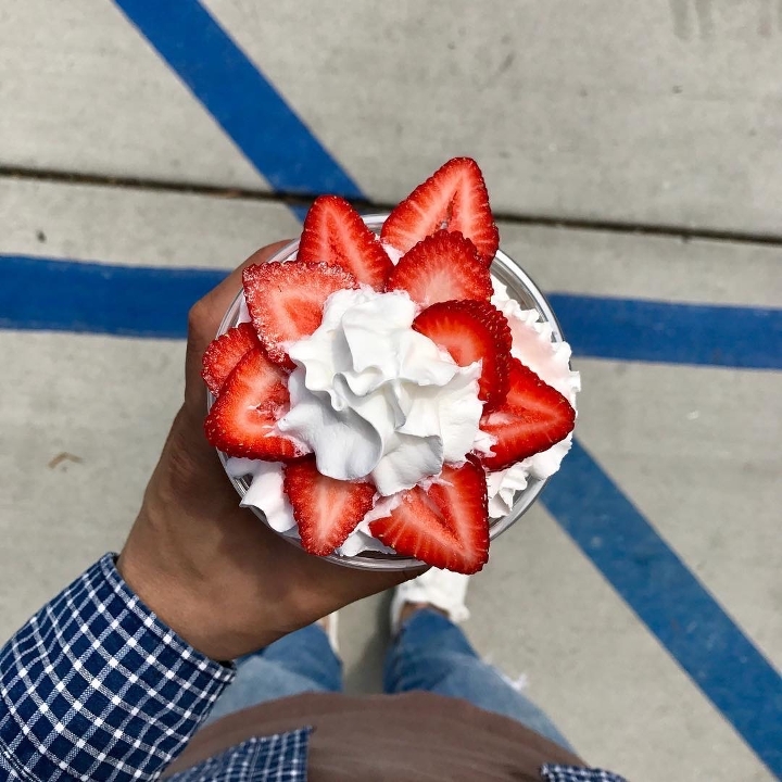 Strawberries and Cream Tray (Serve 12).