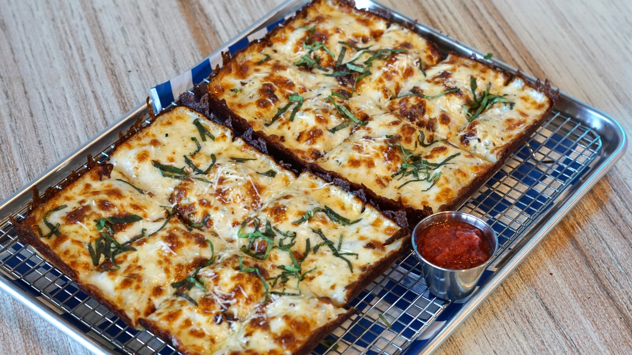 Large Detroit Cheesy Garlic Bread.