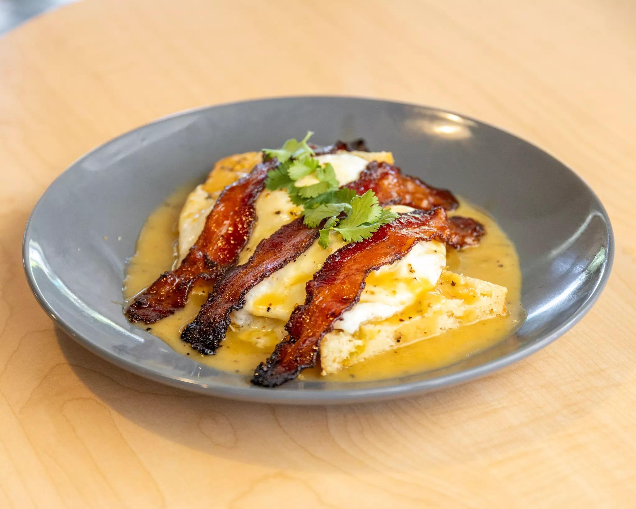 Santa Fe Eggs Bennie.