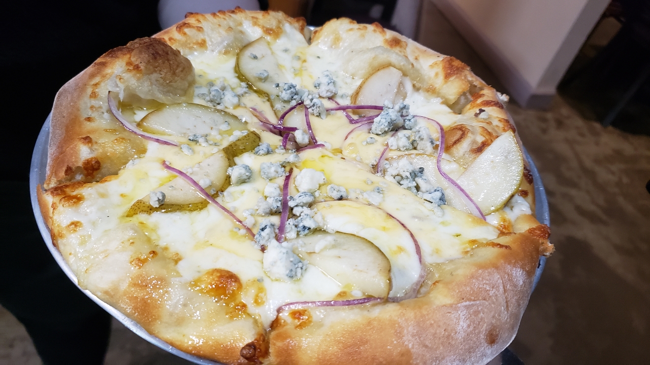 10" Pear & Gorgonzola.