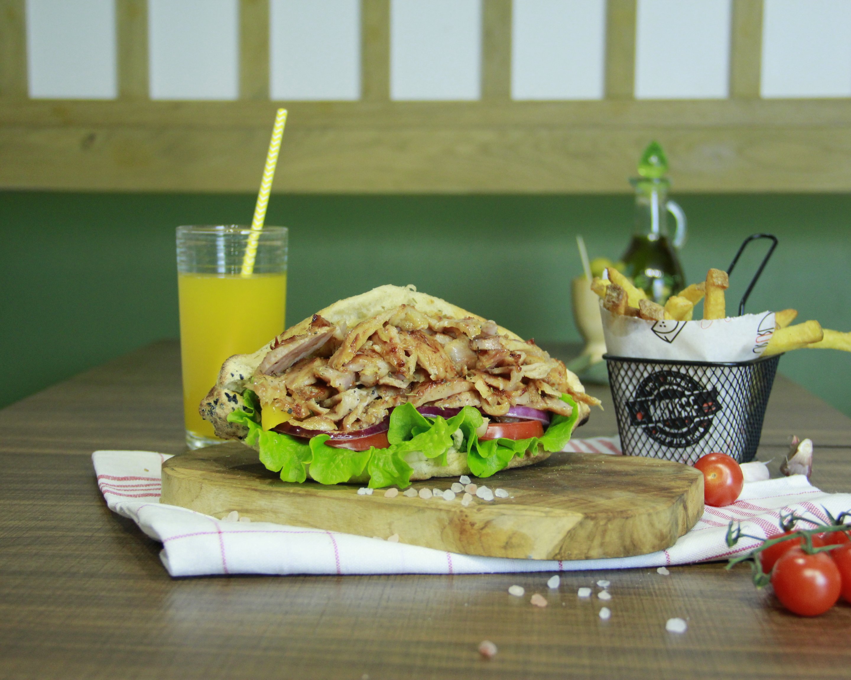 Menu Kebab Traditionnel Maison 🥙 (Frites & Boisson)