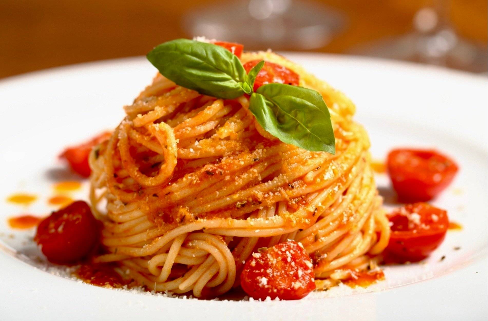 Spaghetti tomato sauce.