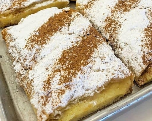 BOUGATSA.