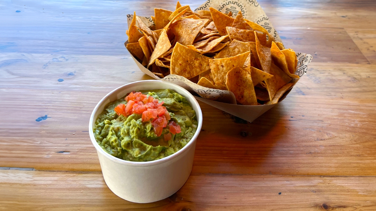 Picoso Party Guac & Chips.