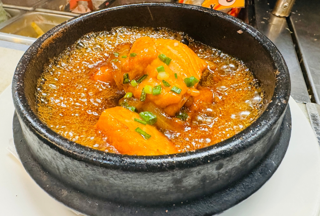 78-Caramelized Salmon Filets in Clay Pot - Ca Salmon Kho To.