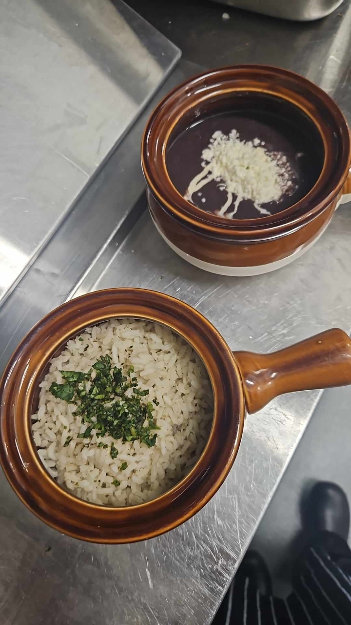 Arroz & Frijoles.