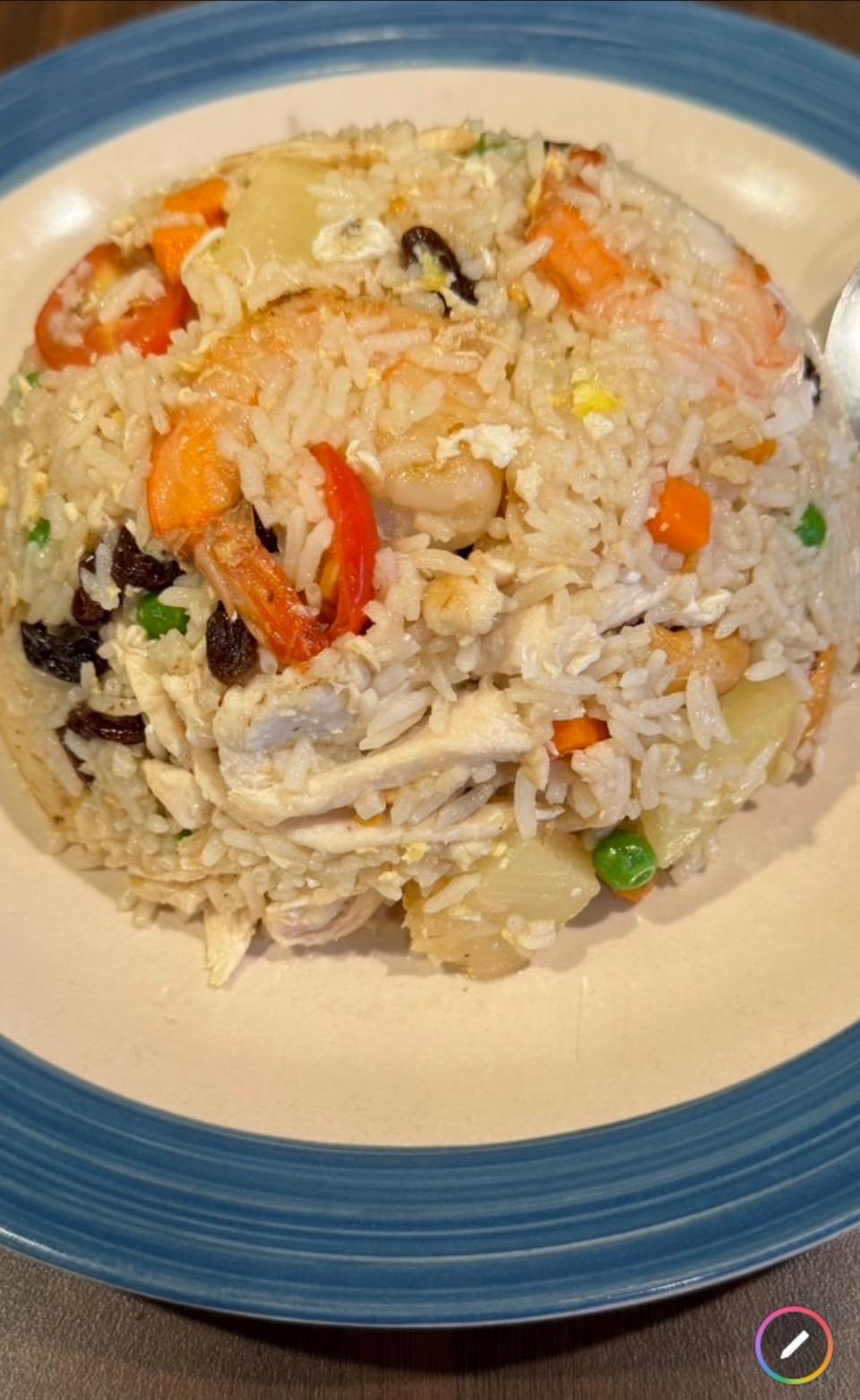 Pineapple Fried Rice ข้าวผัดสับปะรด.