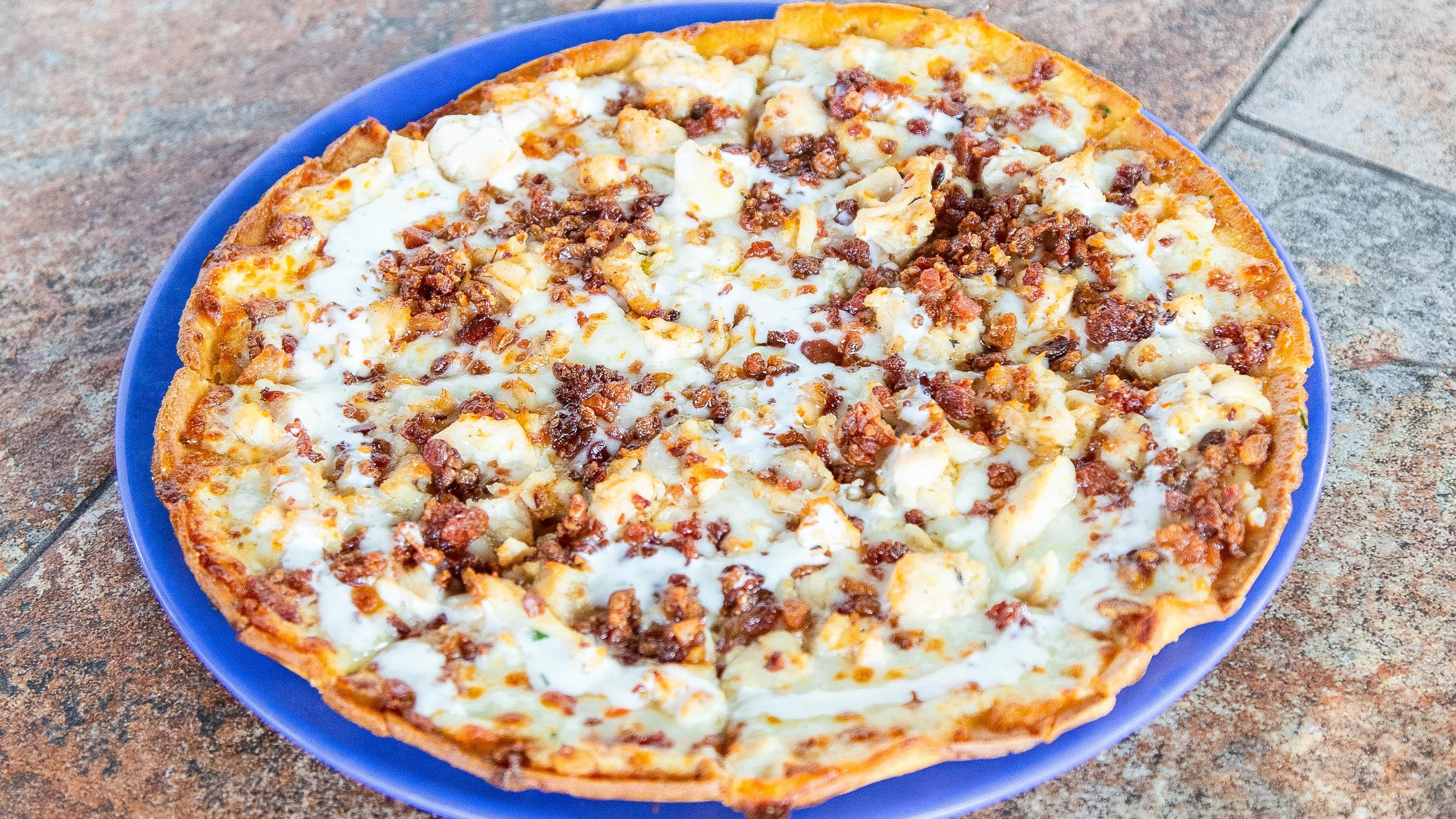 GF CHICKEN BACON RANCH CAULIFLOWER PIZZA.