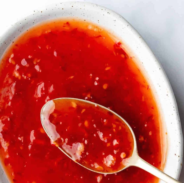 Spicy Honey Sriracha Sauce (3.25oz).