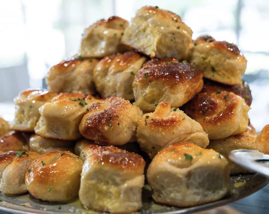 6 Garlic Rolls.