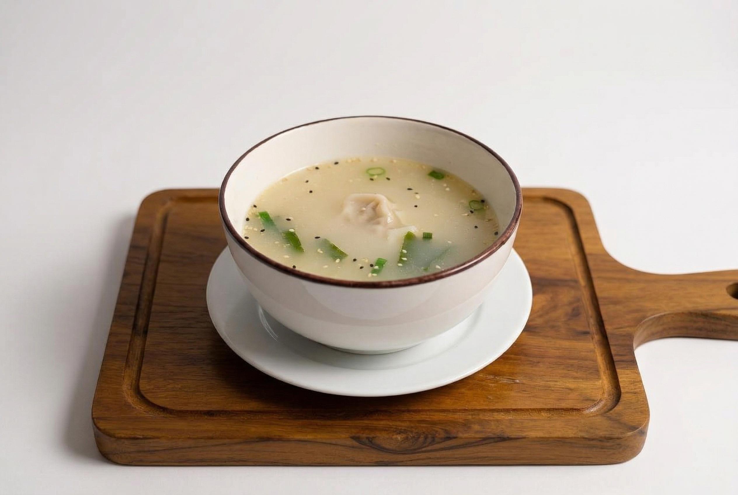 馄饨面Wonton Noodle Soup.