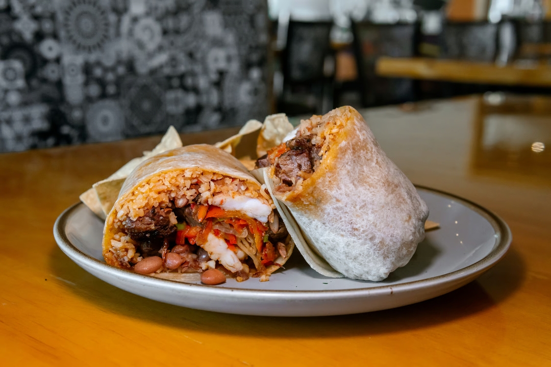 Mar y Tierra Burrito.