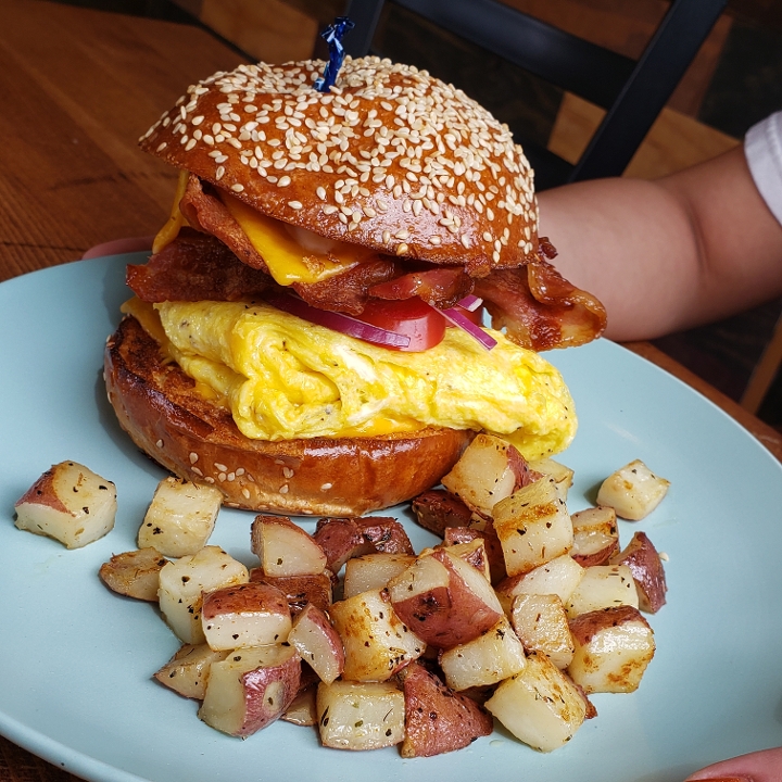 El Hefty (Breakfast Sandwich).