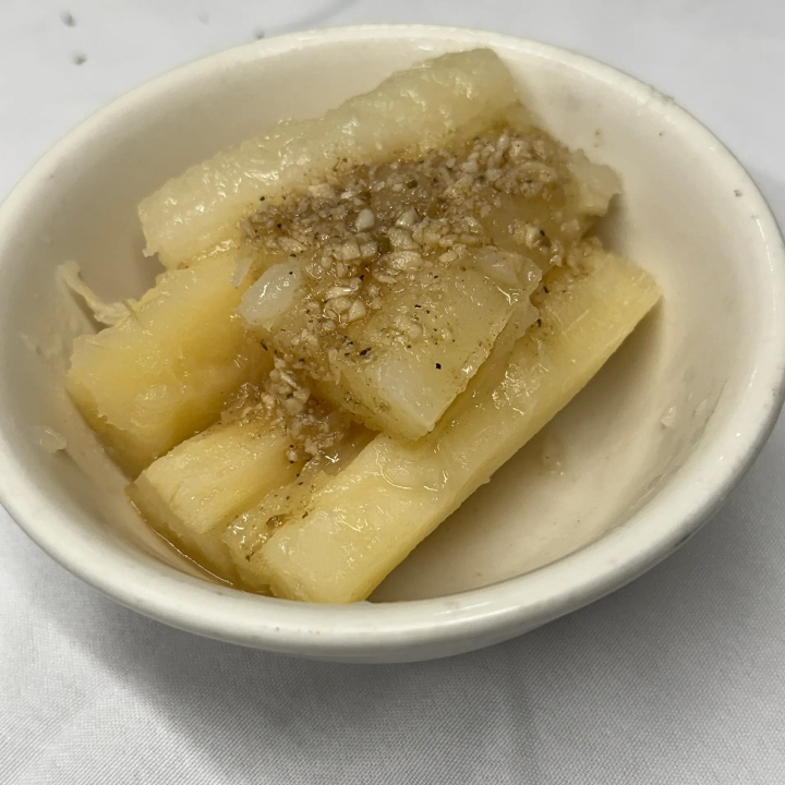 Yuca con Mojo.