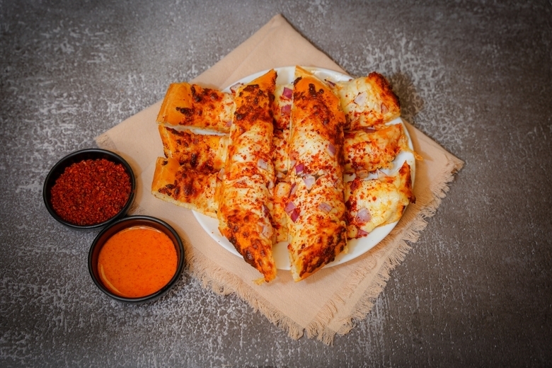 Achari Garlic Bread.