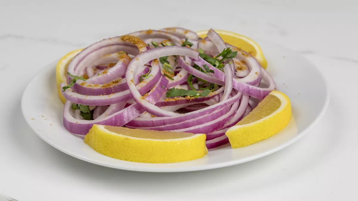 Onion/salad.