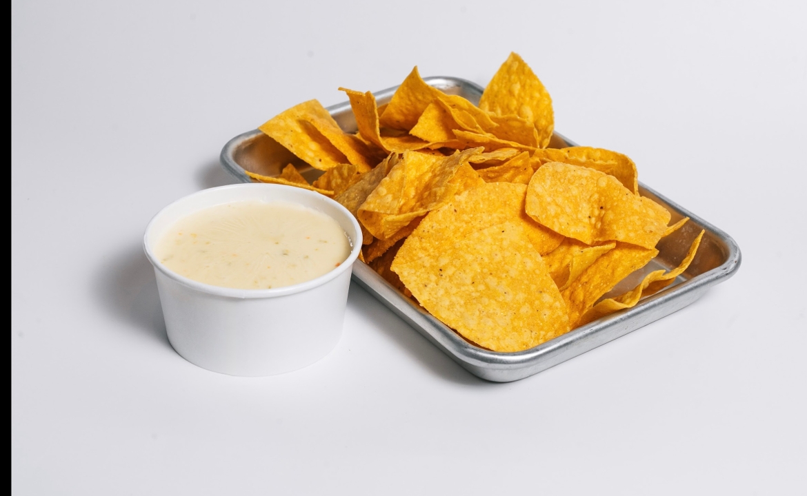 Queso dip & chips.