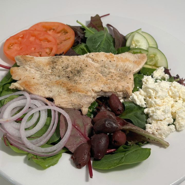 GREEK SALAD W/ CHICKEN.