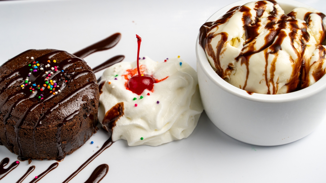 Chocolate Lava Cake W/ice Cream.